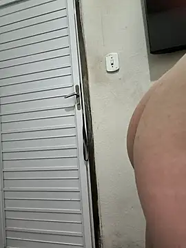 Snapshot of VIC22SECRET chatting on 11/16/25, 01:11 VIC22SECRET online show from 11/16/25, 01:11