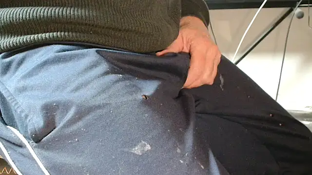 Snapshot of blow2gold chatting on 11/06/25, 05:25 blow2gold online show from 11/06/25, 05:25