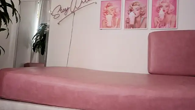 Adele LatinLady online show from 11/30/25, 09:08