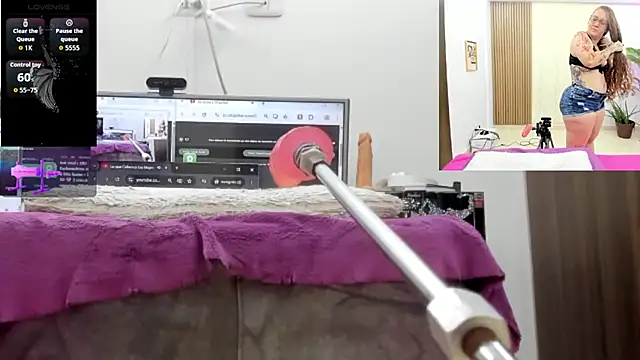 Paulina Davis  online show from 07/18/26, 01:21