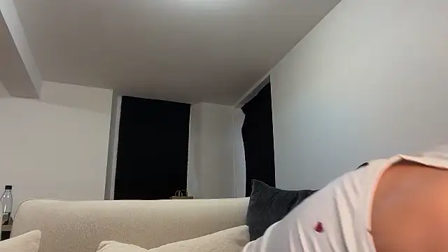 Snapshot of onefire56 chatting on 10/19/25, 04:07 onefire56 online show from 10/19/25, 04:07