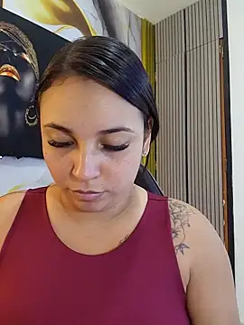 Snapshot of LizzRouse chatting on 04/21/26, 08:34 LizzRouse online show from 04/21/26, 08:34