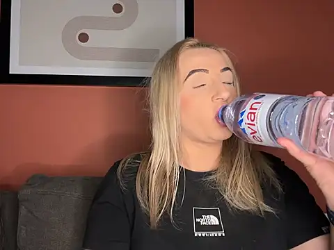 Strongqueen online show from 03/08/25, 11:18