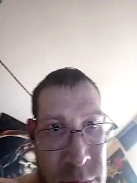 Snapshot of schmidtler35 chatting on 11/06/25, 12:39 schmidtler35 online show from 11/06/25, 12:39