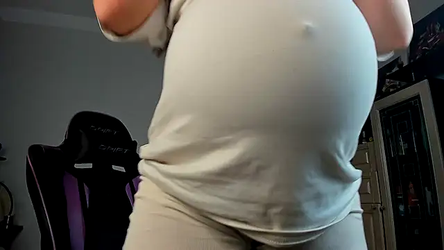 stella vestal online show from 12/11/24, 04:07