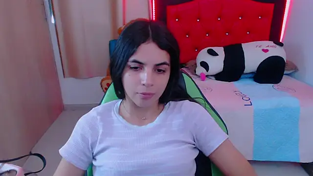 Snapshot of _elenna chatting on 01/21/25, 08:32 elenna online show from 01/21/25, 08:32