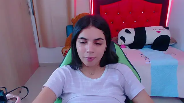 Snapshot of _elenna chatting on 01/21/25, 11:34 elenna online show from 01/21/25, 11:34