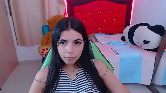 Snapshot of _elenna chatting on 01/24/25, 12:09 elenna online show from 01/24/25, 12:09
