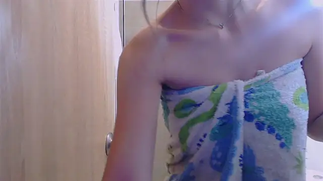 Snapshot of _elenna chatting on 02/02/25, 11:42 elenna online show from 02/02/25, 11:42