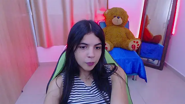 Snapshot of _elenna chatting on 02/06/25, 05:51 elenna online show from 02/06/25, 05:51
