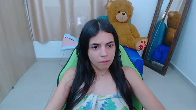 Snapshot of _elenna chatting on 02/13/25, 09:49 elenna online show from 02/13/25, 09:49