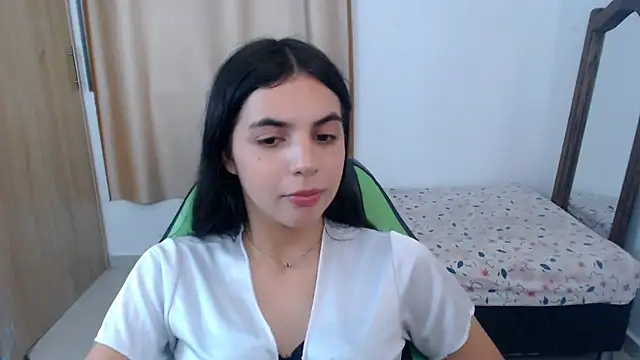 Snapshot of _elenna chatting on 03/01/25, 11:37 elenna online show from 03/01/25, 11:37