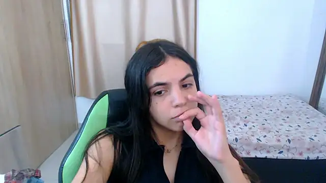 Snapshot of _elenna chatting on 03/04/25, 05:24 elenna online show from 03/04/25, 05:24