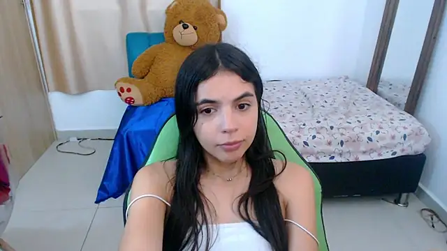 Snapshot of _elenna chatting on 03/06/25, 08:27 elenna online show from 03/06/25, 08:27