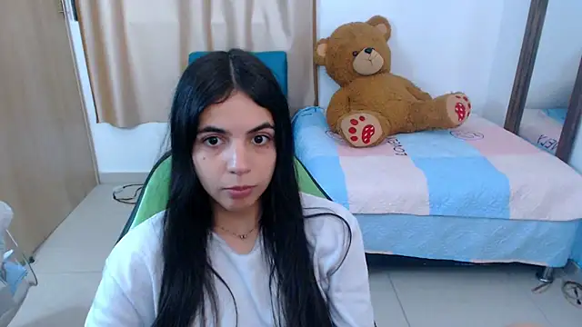Snapshot of _elenna chatting on 03/10/25, 05:18 elenna online show from 03/10/25, 05:18