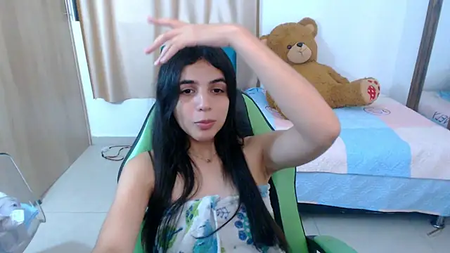 Snapshot of _elenna chatting on 03/10/25, 08:23 elenna online show from 03/10/25, 08:23