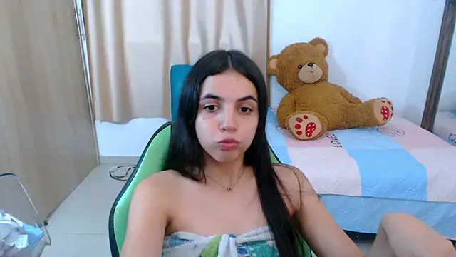 Snapshot of _elenna chatting on 03/10/25, 11:27 elenna online show from 03/10/25, 11:27