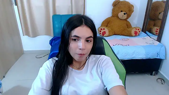 Snapshot of _elenna chatting on 03/14/25, 11:32 elenna online show from 03/14/25, 11:32