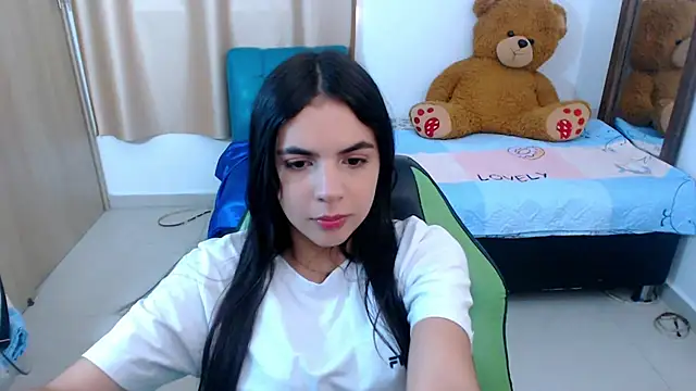 Snapshot of _elenna chatting on 03/15/25, 05:37 elenna online show from 03/15/25, 05:37