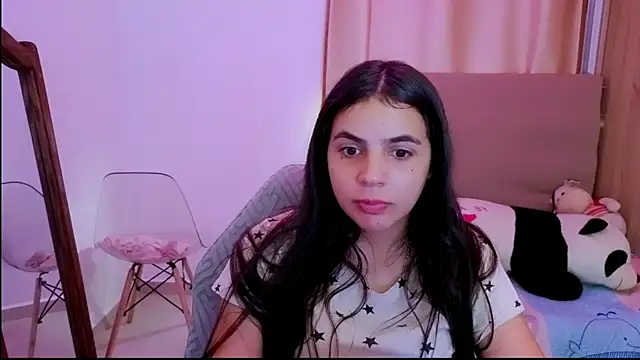 Snapshot of _elenna chatting on 04/21/26, 06:23 elenna online show from 04/21/26, 06:23