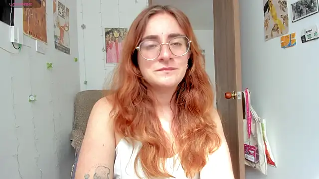 Snapshot of linda_giggle chatting on 10/06/25, 02:03 linda giggle online show from 10/06/25, 02:03