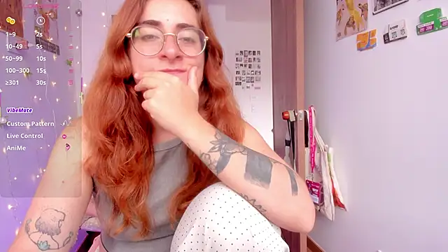 Snapshot of linda_giggle chatting on 10/08/25, 02:04 linda giggle online show from 10/08/25, 02:04