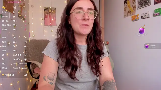 linda giggle online show from 11/10/25, 09:25