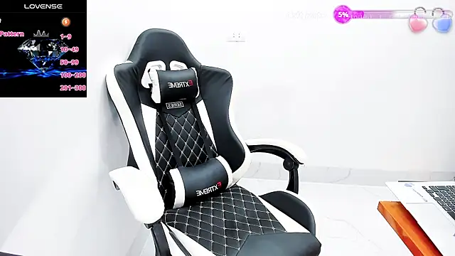 Snapshot of Naughty--asian chatting on 09/28/25, 02:06 Naughty--asian online show from 09/28/25, 02:06