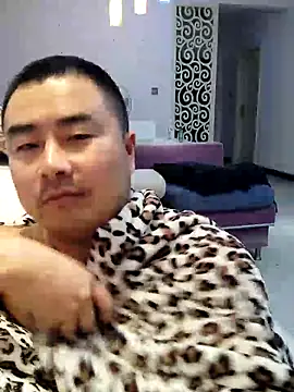 Snapshot of guozuo chatting on 11/16/25, 03:28 guozuo online show from 11/16/25, 03:28