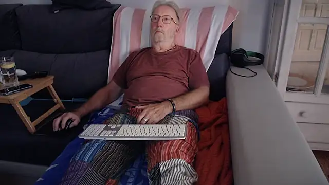 Nudelschwanz online show from 10/12/25, 04:39