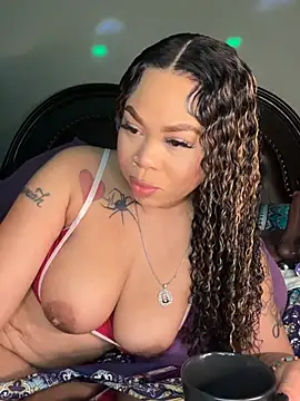 Snapshot of ThickAssRena chatting on 07/06/26, 05:37 ThickAssRena online show from 07/06/26, 05:37