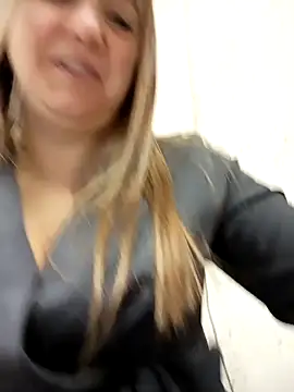 Snapshot of Office_Albertina chatting on 10/27/25, 09:52 Office Albertina online show from 10/27/25, 09:52