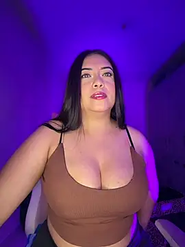 Snapshot of cami_ortiz__ chatting on 07/11/26, 05:43 cami ortiz online show from 07/11/26, 05:43