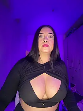 Snapshot of cami_ortiz__ chatting on 07/18/26, 05:11 cami ortiz online show from 07/18/26, 05:11