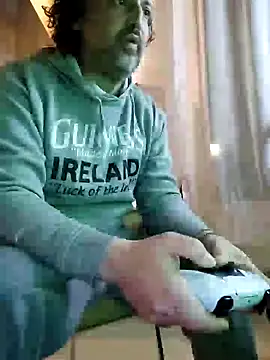 Snapshot of woww791 chatting on 12/19/24, 06:45 woww791 online show from 12/19/24, 06:45