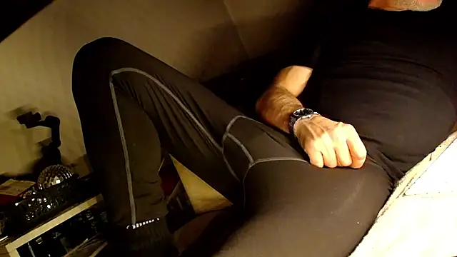 Snapshot of mike30nbg chatting on 12/27/24, 07:35 mike30nbg online show from 12/27/24, 07:35