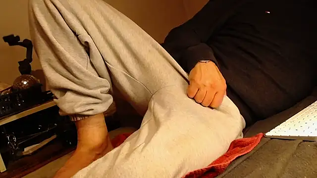 Snapshot of mike30nbg chatting on 01/07/25, 08:42 mike30nbg online show from 01/07/25, 08:42