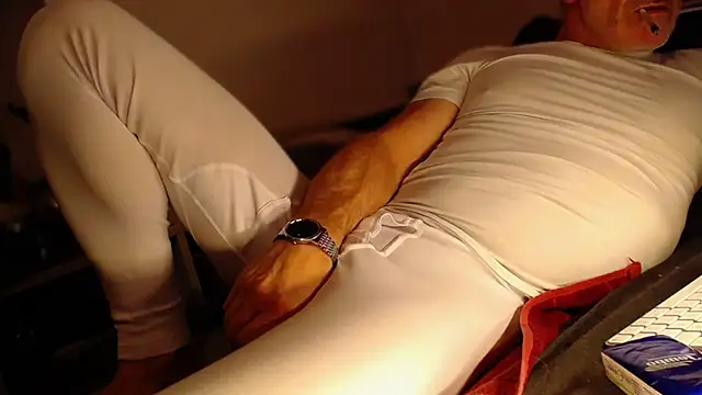 Snapshot of mike30nbg chatting on 01/13/25, 07:42 mike30nbg online show from 01/13/25, 07:42