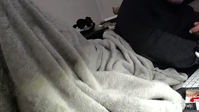 Snapshot of mike30nbg chatting on 09/24/25, 08:34 mike30nbg online show from 09/24/25, 08:34