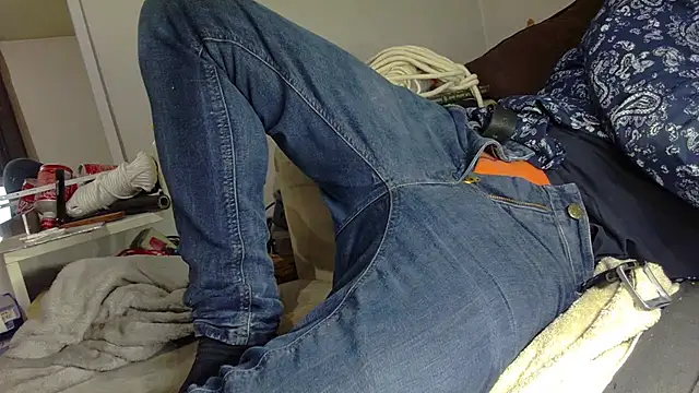 Snapshot of mike30nbg chatting on 10/15/25, 08:42 mike30nbg online show from 10/15/25, 08:42