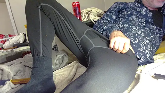 Snapshot of mike30nbg chatting on 10/27/25, 08:24 mike30nbg online show from 10/27/25, 08:24