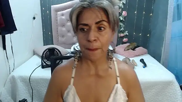 Snapshot of lalisha_96 chatting on 02/15/25, 12:37 lalisha 96 online show from 02/15/25, 12:37