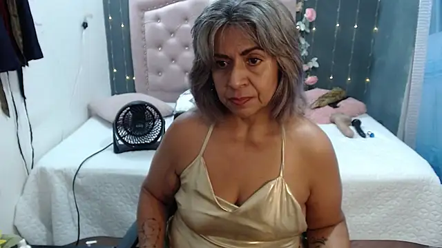 Snapshot of lalisha_96 chatting on 02/15/25, 06:44 lalisha 96 online show from 02/15/25, 06:44