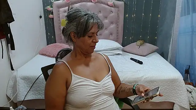 Snapshot of lalisha_96 chatting on 09/10/25, 02:00 lalisha 96 online show from 09/10/25, 02:00