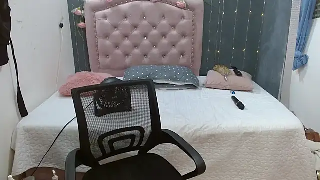 Snapshot of lalisha_96 chatting on 11/08/25, 12:33 lalisha 96 online show from 11/08/25, 12:33