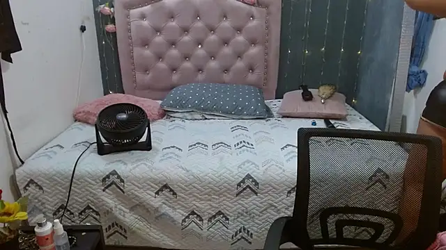 Snapshot of lalisha_96 chatting on 11/28/25, 12:24 lalisha 96 online show from 11/28/25, 12:24