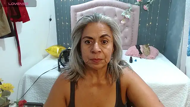 Snapshot of lalisha_96 chatting on 05/27/26, 11:24 lalisha 96 online show from 05/27/26, 11:24
