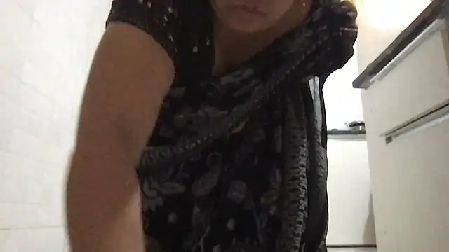 Snapshot of Riyasingh9 chatting on 10/02/25, 03:35 Riyasingh9 online show from 10/02/25, 03:35