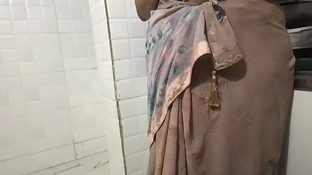 Snapshot of Riyasingh9 chatting on 10/17/25, 03:20 Riyasingh9 online show from 10/17/25, 03:20