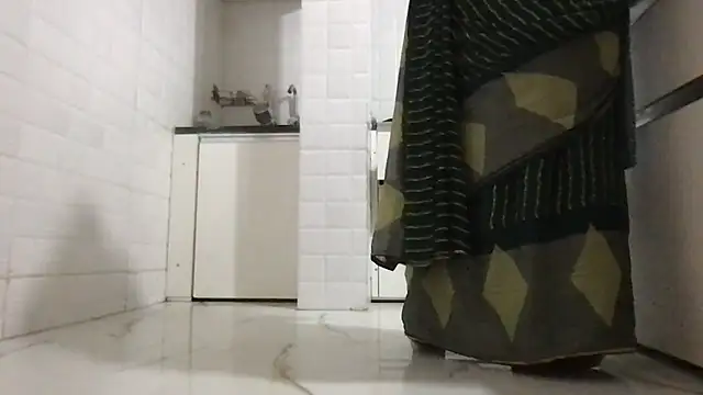 Riyasingh9 online show from 11/18/25, 04:17